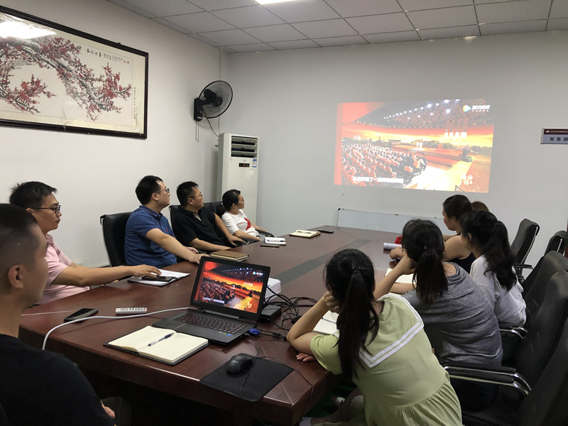 “學(xué)習(xí)貫徹習(xí)近平新時(shí)代中國(guó)特色社會(huì)主義思想，堅(jiān)定理想信念”